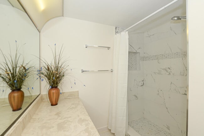 Building Photo - 1950 SW Palm City Rd