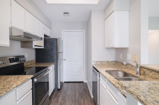 Building Photo - 6000 Shepherd Mountain Cove