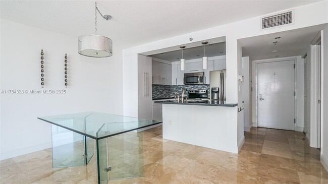 Building Photo - 1200 Brickell Bay Dr