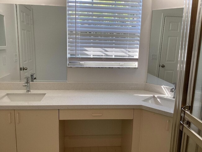 Building Photo - 20970 Vía Oleander