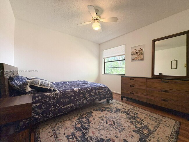 Building Photo - 730 Daffodil Dr