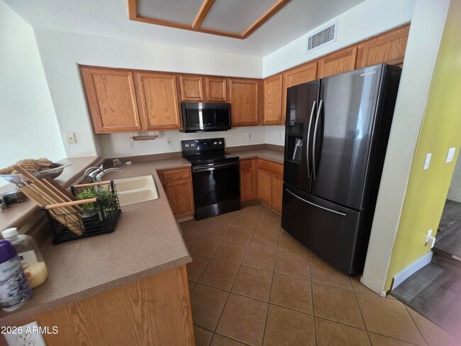 Building Photo - 10617 W Coronado Rd