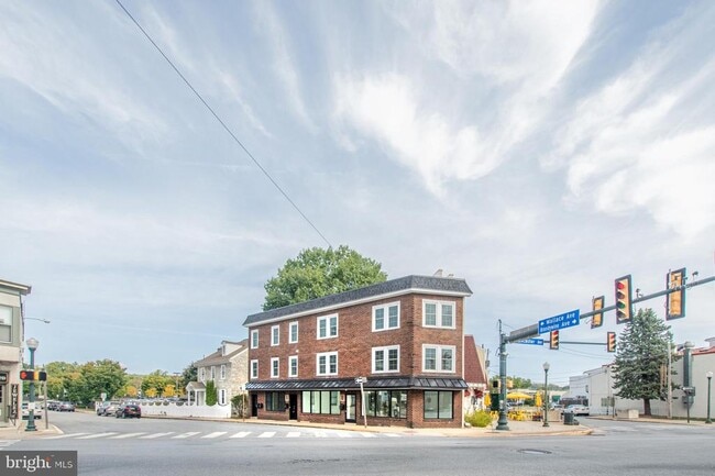 Building Photo - 5 Park Ln