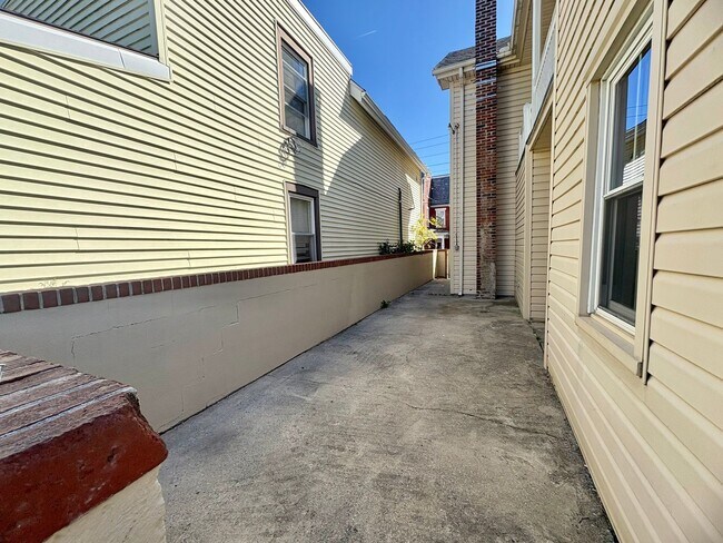 Building Photo - 3 Bedroom 1.5 Bathroom Available in Manheim!