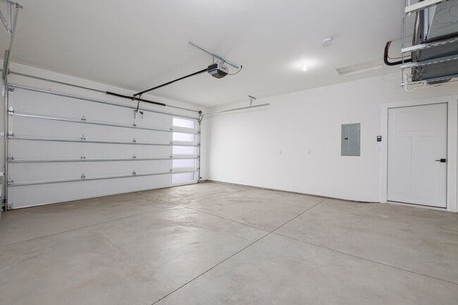 Building Photo - Beautiful New Home for Rent in Quincy