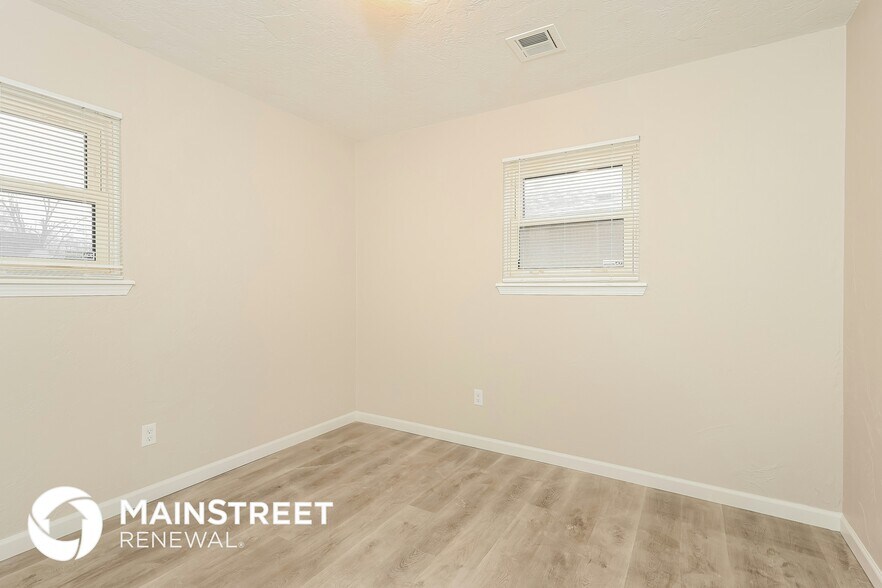 Building Photo - 2005 Fox Ave