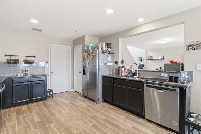 Building Photo - 12045 Silver Lining