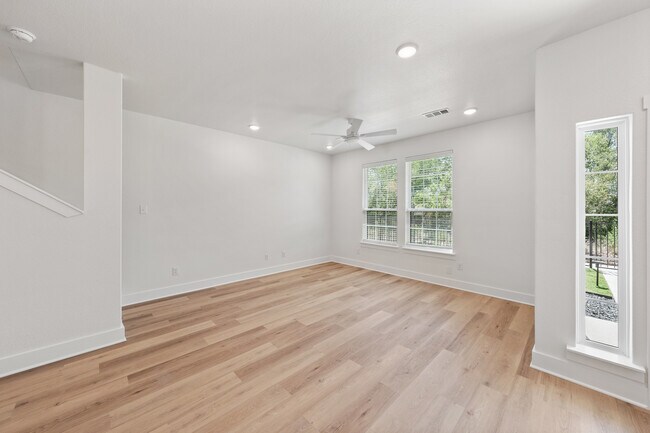 Building Photo - 522 Mercado St