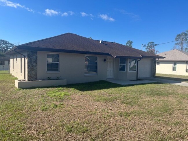 Building Photo - Beautiful 2-bedroom home with large, fence...