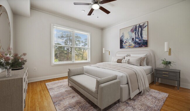 Spacious master bedroom - Tremont