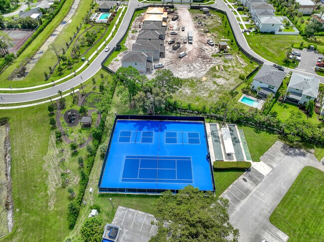 Building Photo - 4575 Lucerne Lakes Blvd W