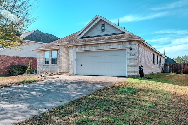 Building Photo - 8515 Holly Spring Ln