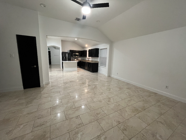 Building Photo - 6304 Spring Ranch Dr