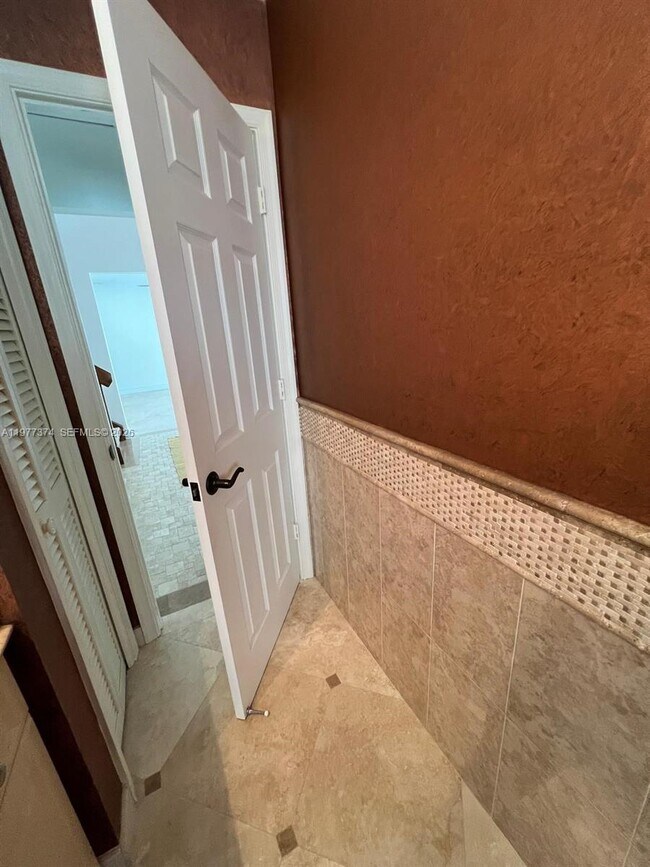 Building Photo - 6083 Vista Linda Ln