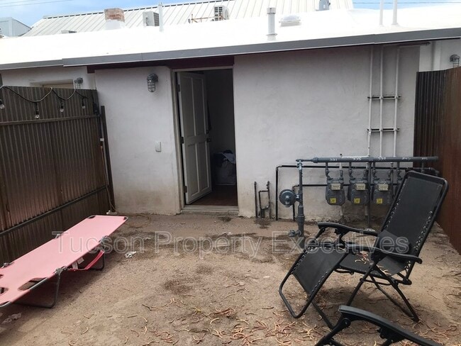 Building Photo - 343 S Convent Ave