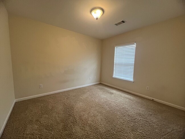 Building Photo - Home for Rent in the Desired Brookview Forest Subdivision