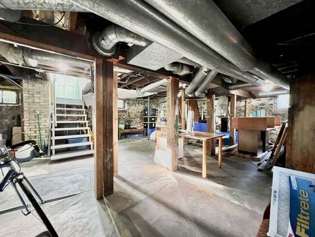Building Photo - Victorian Gem in the Heart of Downtown – F...