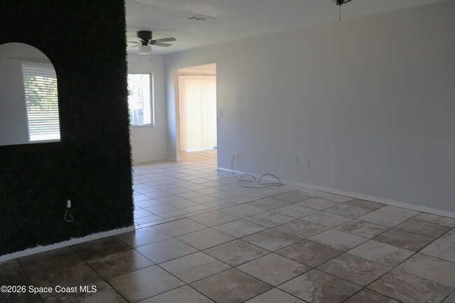 Building Photo - 1204 Linmoor Cir NE