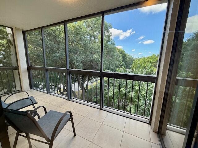 Building Photo - 2025 Lavers Cir