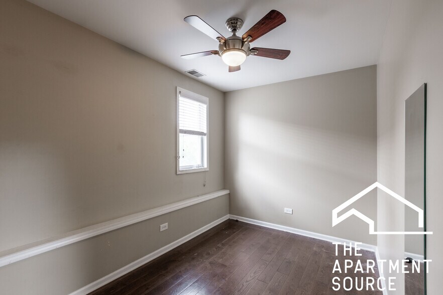 Building Photo - 1530 N Greenview Ave