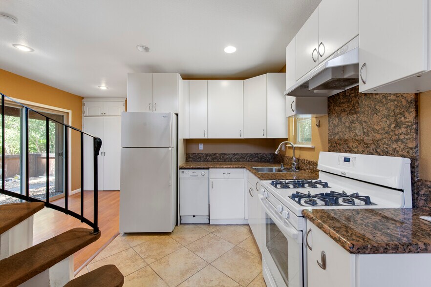 Building Photo - 1200 Mountain Home Rd