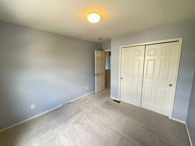 Building Photo - 3 Bedroom Home Available Near Barnes Rd & ...