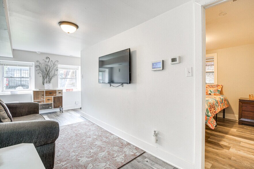 Building Photo - 6455 S Eberhart Ave