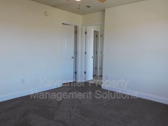 Building Photo - 42 Enchanted View Cir