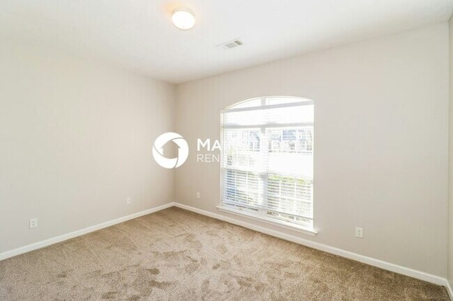 Building Photo - 5 Bedroom Pet-Friendly Home in CORDOVA, TN with Main Street Renewal