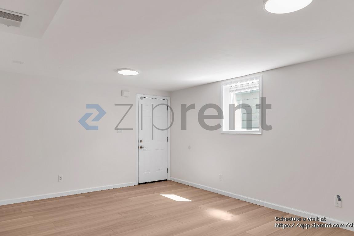 Building Photo - 860 Olive Ave