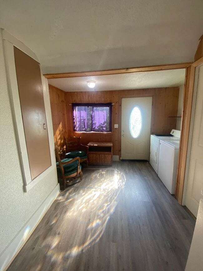 Building Photo - 2 BED | 1 BATH | SINGLE-LEVEL HOME | NORTH