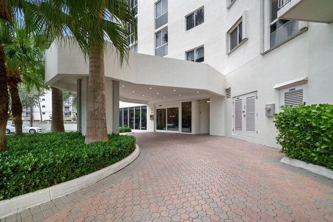 Building Photo - 1688 West Ave