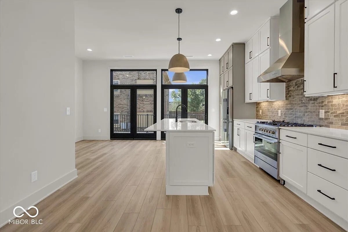 kitchen and balcony - 675 E 16th St