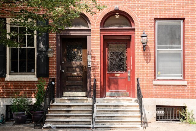 Building Photo - 327 S 12th St