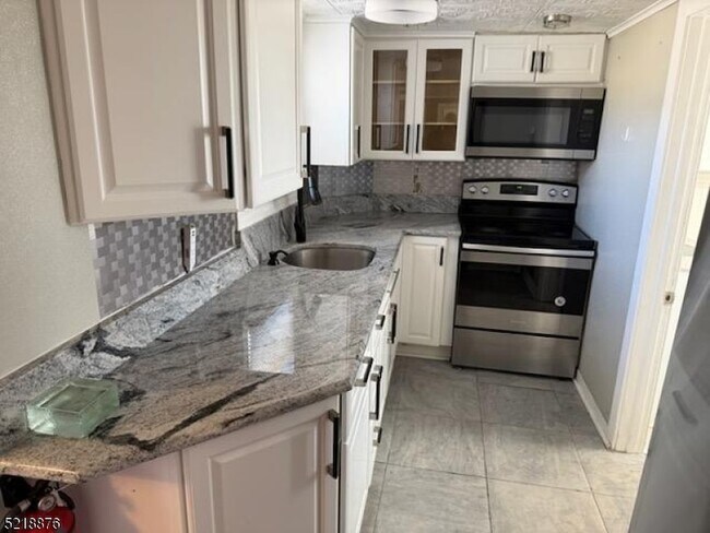 Building Photo - 270 Espanong Rd