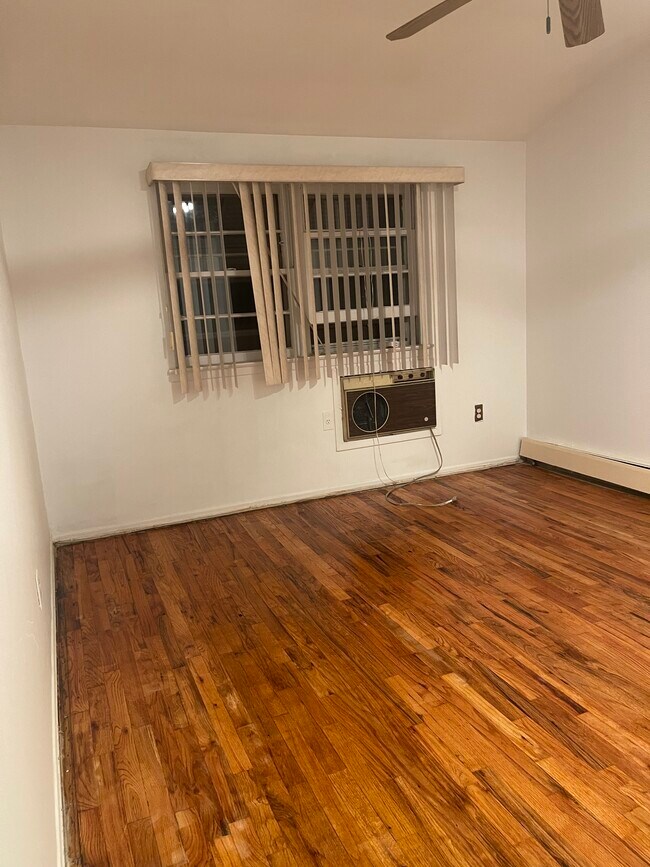 Master Bedroom - 2067 E 57th St