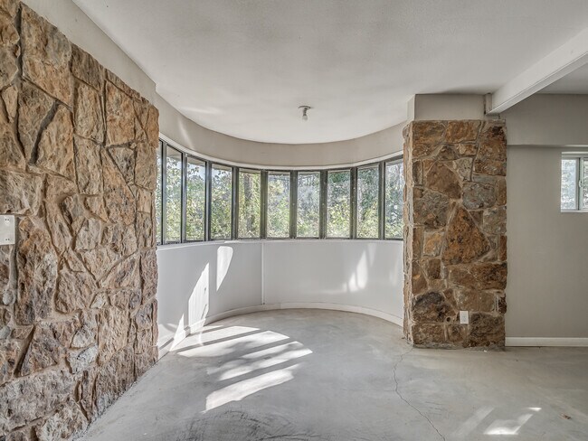 Building Photo - 6409 Miles Ln