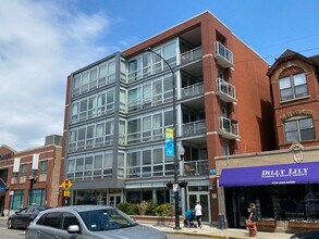 Building Photo - 744 W Fullerton Ave