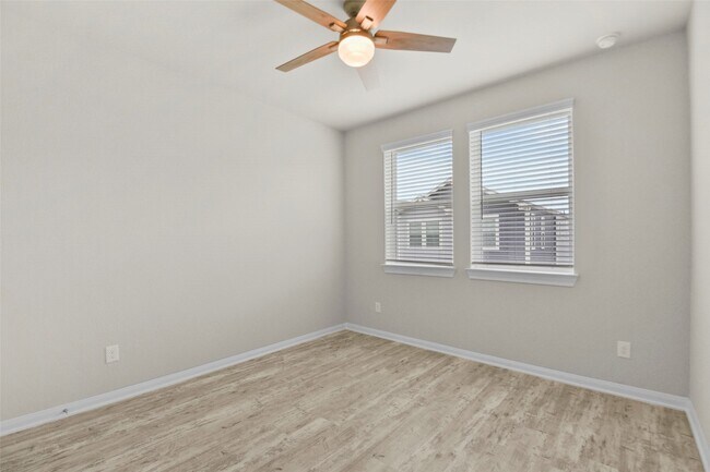 Building Photo - 9911 Brickhouse Dr