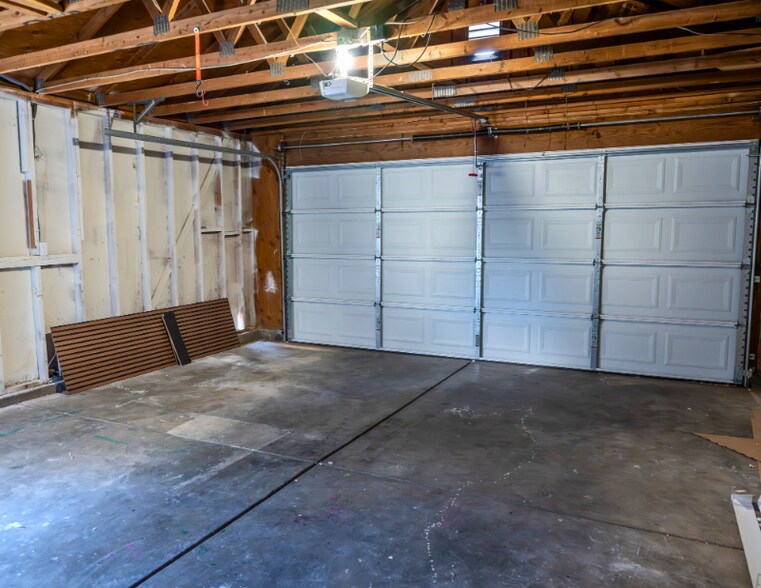 Building Photo - 7804 Sparkle Ave