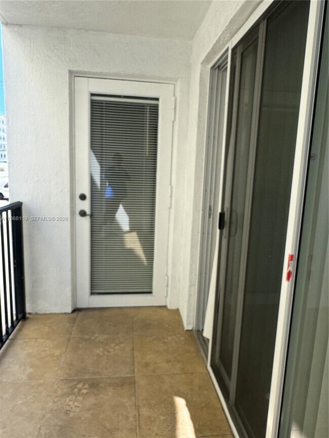 Building Photo - 2120 W Flagler St