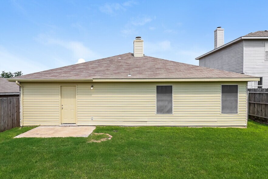 Building Photo - 5112 Royal Burgess Dr