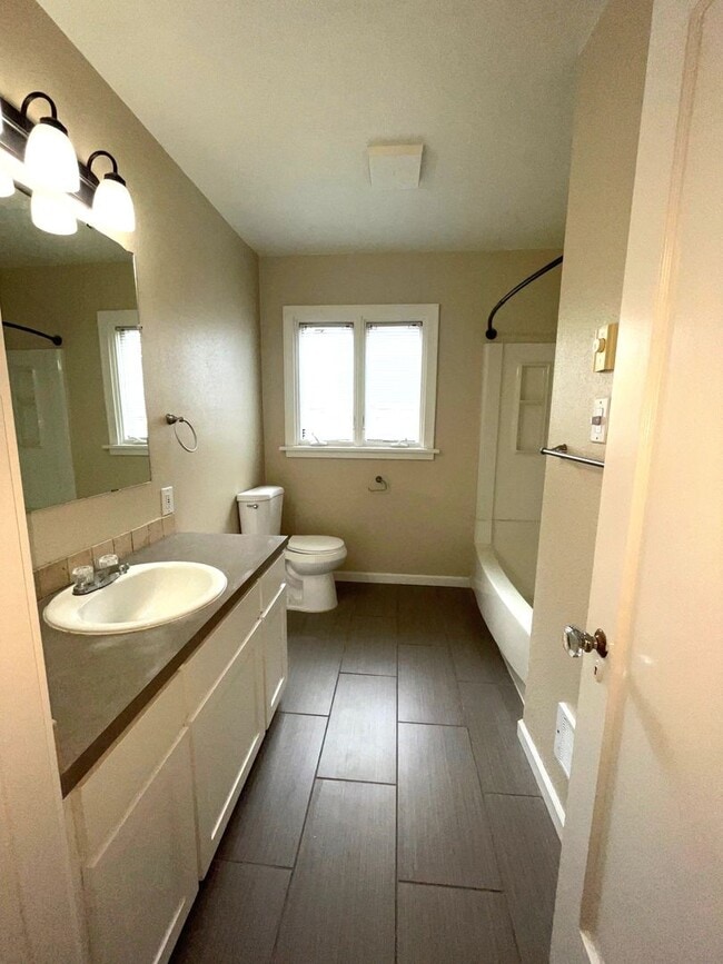 Building Photo - 3 bed 1 bath home in South Salem