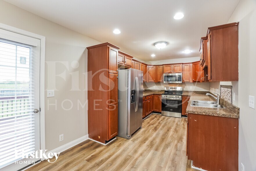 Building Photo - 850 Samantha Ln