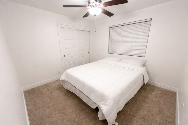 Building Photo - 4-Bed Stand Alone Home! 6+ Month Lease