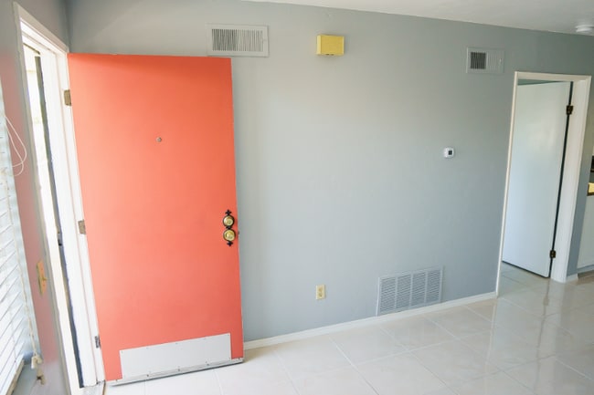 Building Photo - 335 Claydelle Ave