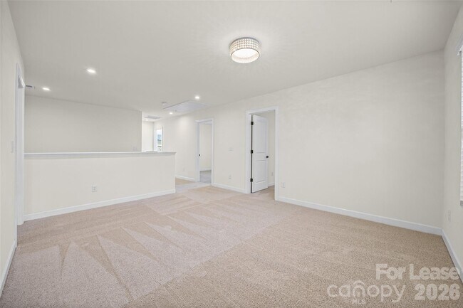 Building Photo - 5811 Fenway Dr