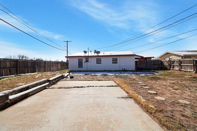 Building Photo - 1807 Doran Dr