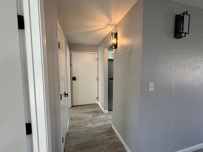 Building Photo - Upstairs 2 bedroom condo with washer and d...