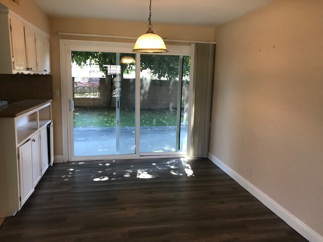 Building Photo - Rossmoor Home! Los Al Schools! Ready to Move In! 3 Bed 2 Bath!